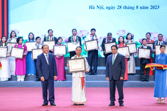 Phát huy các giá trị văn hóa của dân tộc