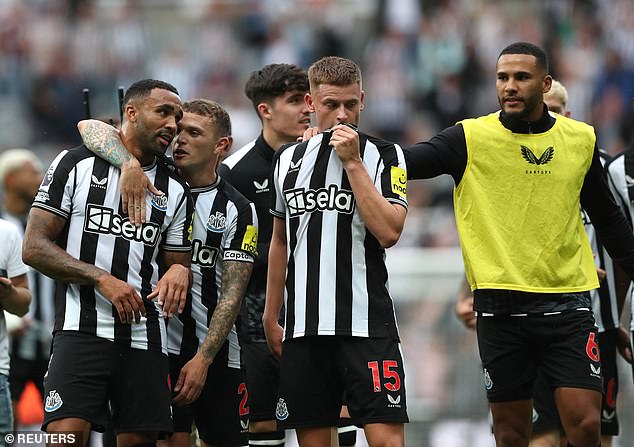 Bảo vệ em trai, thủ quân Newcastle bị đánh dã man và dọa giết