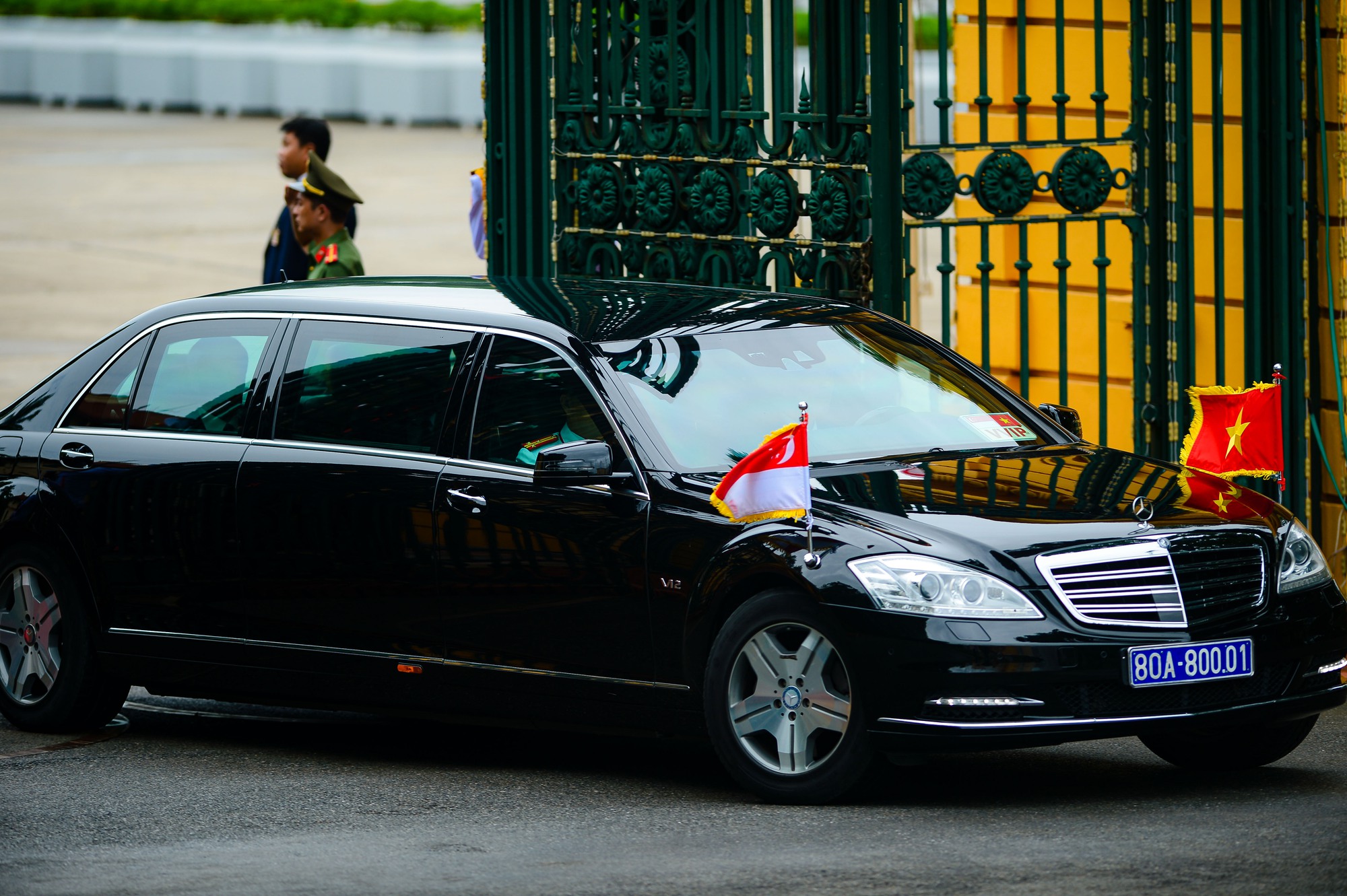 Thủ tướng Việt Nam - Singapore trò chuyện vui vẻ - Ảnh 2.