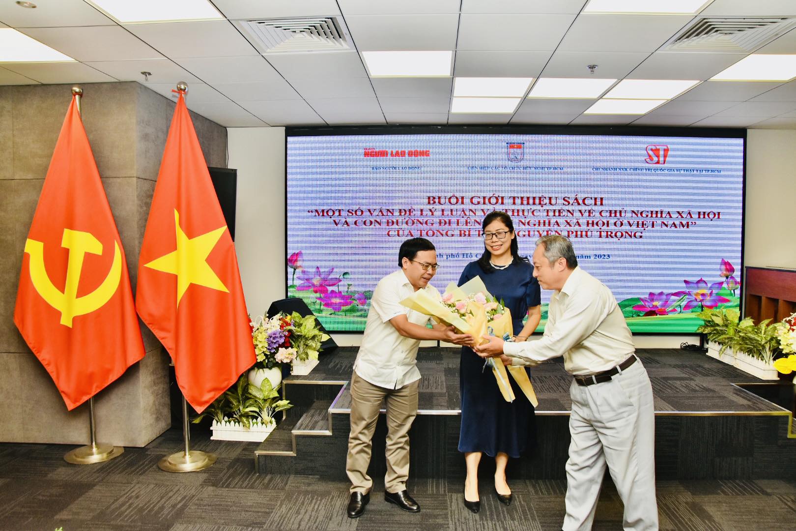 Tọa đ&agrave;m về s&aacute;ch của Tổng B&iacute; thư Nguyễn Ph&uacute; Trọng - Ảnh 2.