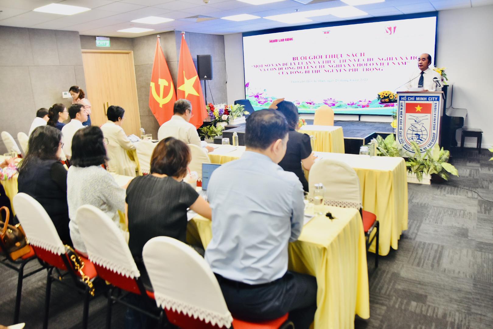 Tọa đ&agrave;m về s&aacute;ch của Tổng B&iacute; thư Nguyễn Ph&uacute; Trọng - Ảnh 7.