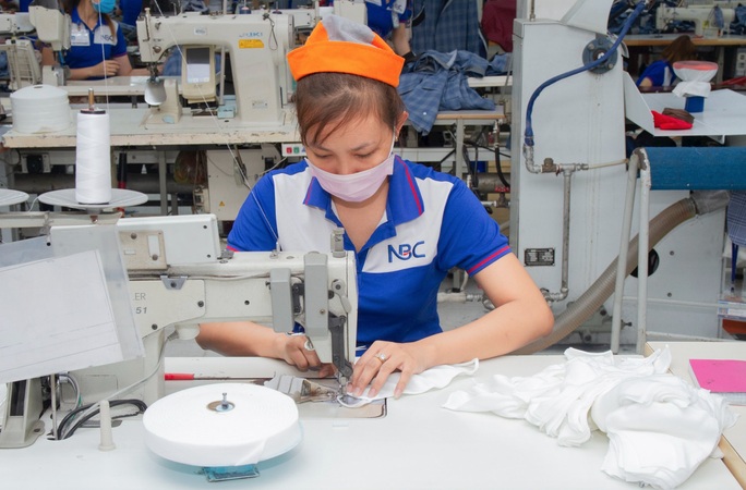 Đừng nghiệt ngã với người lao động