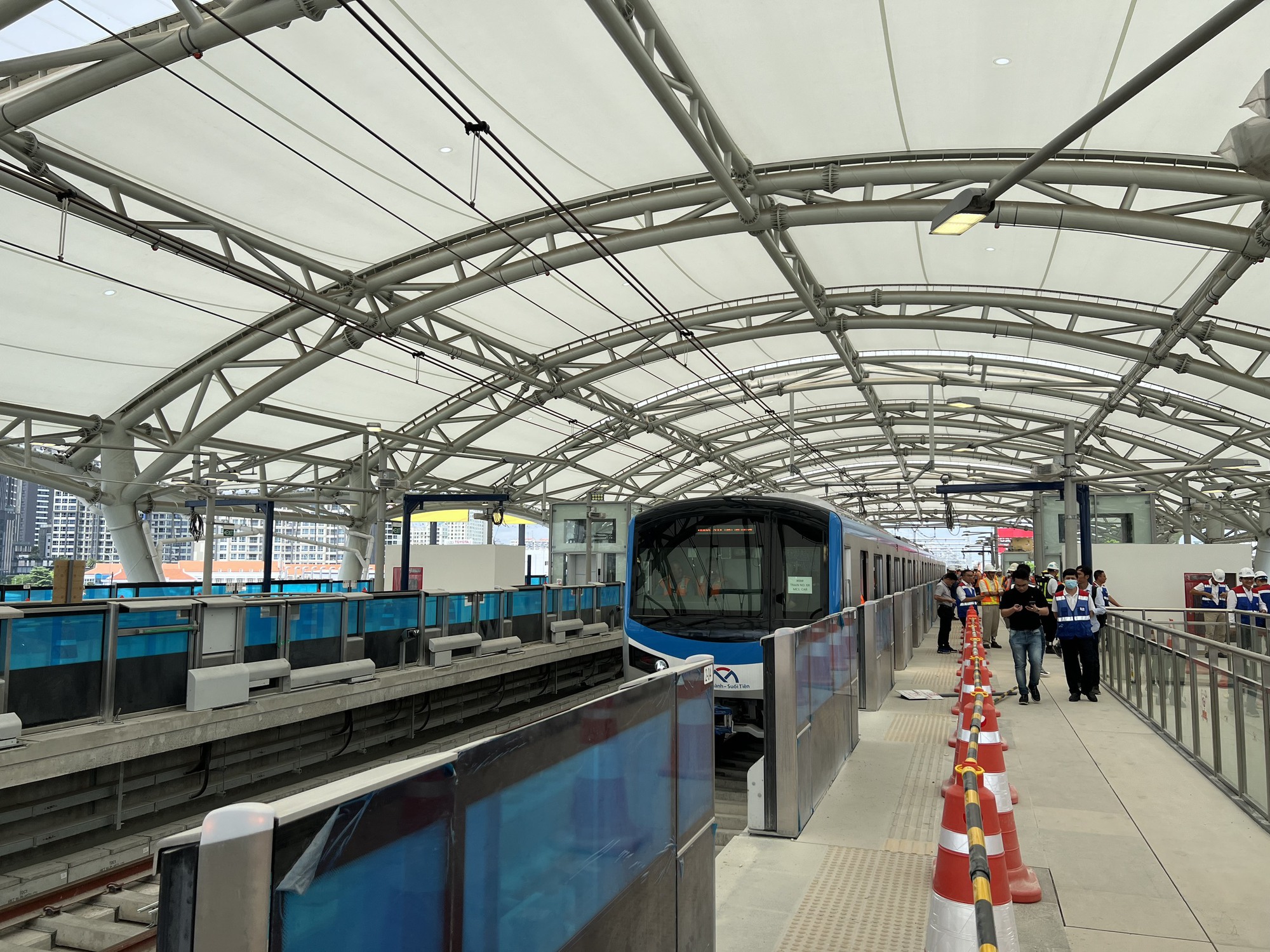 H&igrave;nh ảnh t&agrave;u metro chạy một mạch từ ga Bến Th&agrave;nh đến ga Suối Ti&ecirc;n - Ảnh 8.