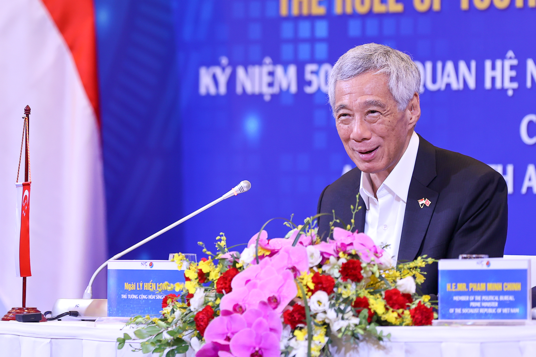Thủ tướng Phạm Minh Ch&iacute;nh v&agrave; Thủ tướng L&yacute; Hiển Long đối thoại với c&aacute;c l&atilde;nh đạo trẻ - Ảnh 3.
