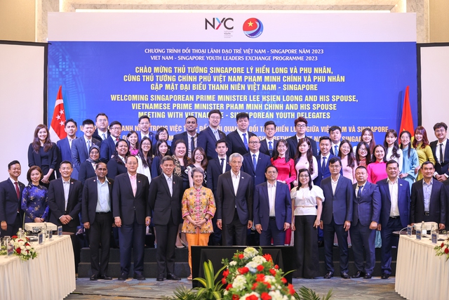 Thủ tướng Phạm Minh Ch&iacute;nh v&agrave; Thủ tướng L&yacute; Hiển Long đối thoại với c&aacute;c l&atilde;nh đạo trẻ - Ảnh 5.