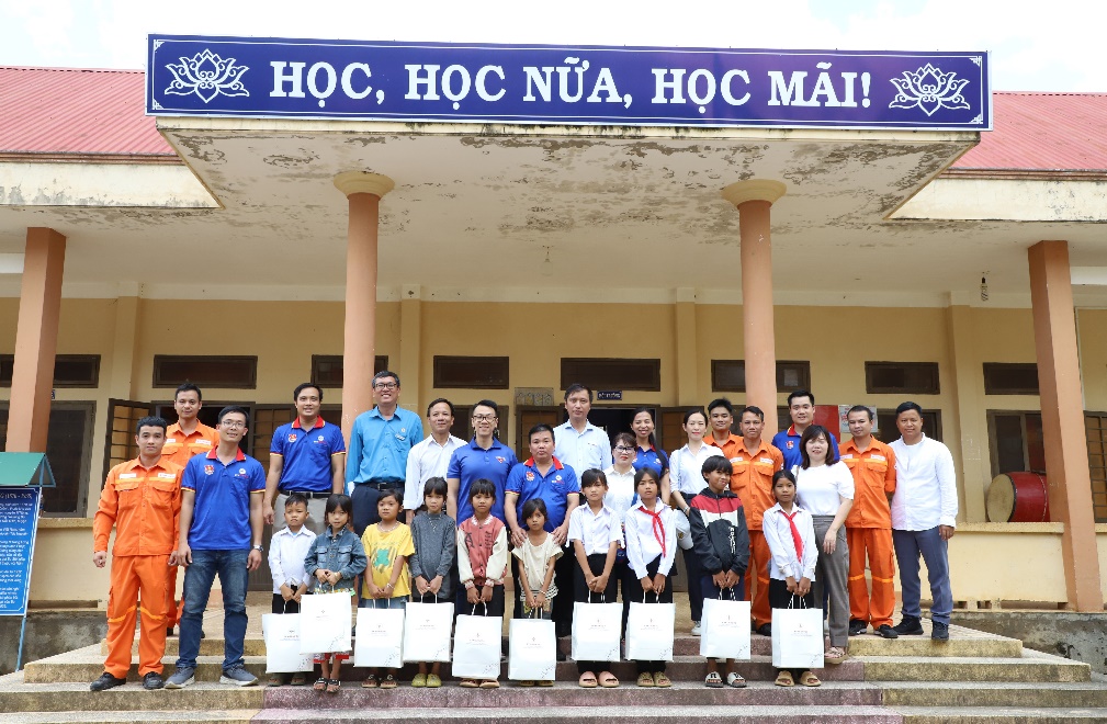 Nhiều hoạt động trao gửi y&ecirc;u thương đến với học sinh tại tỉnh Đắk Lắk v&agrave; Đắk N&ocirc;ng - Ảnh 1.