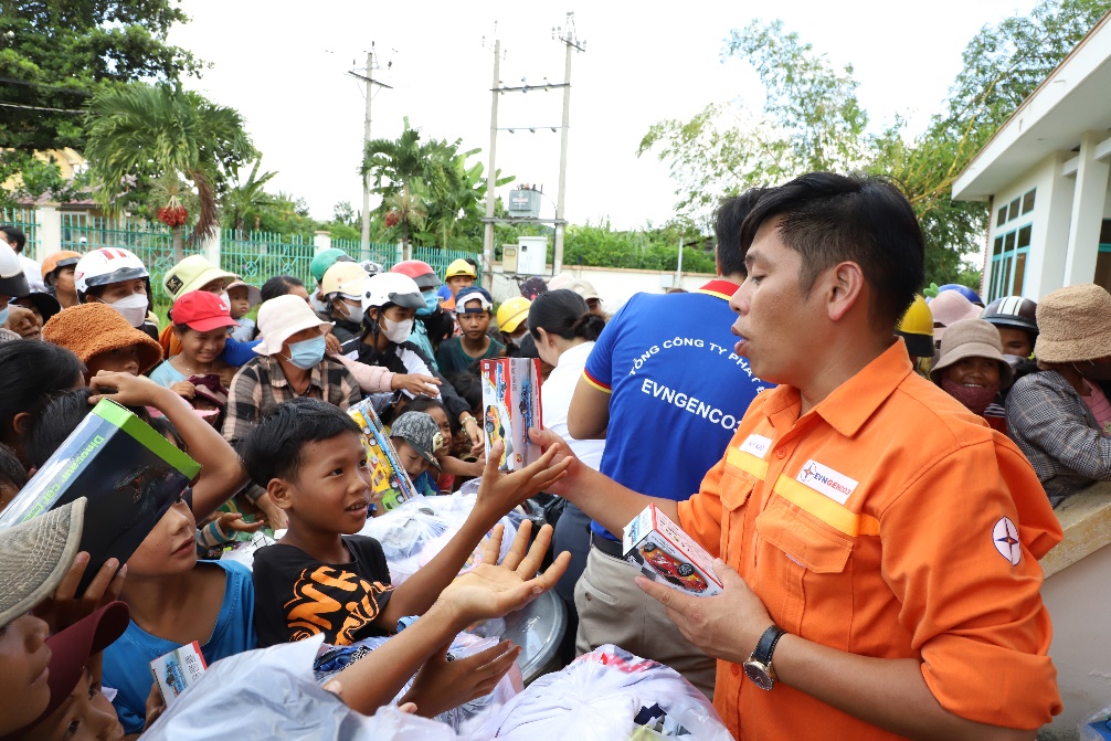 Nhiều hoạt động trao gửi y&ecirc;u thương đến với học sinh tại tỉnh Đắk Lắk v&agrave; Đắk N&ocirc;ng - Ảnh 4.