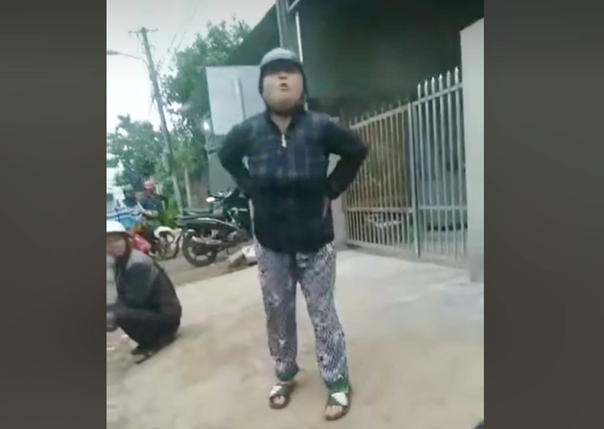 Cái kết của việc nhân viên trật tự phường vật ngã 1 phụ nữ - Ảnh 3.