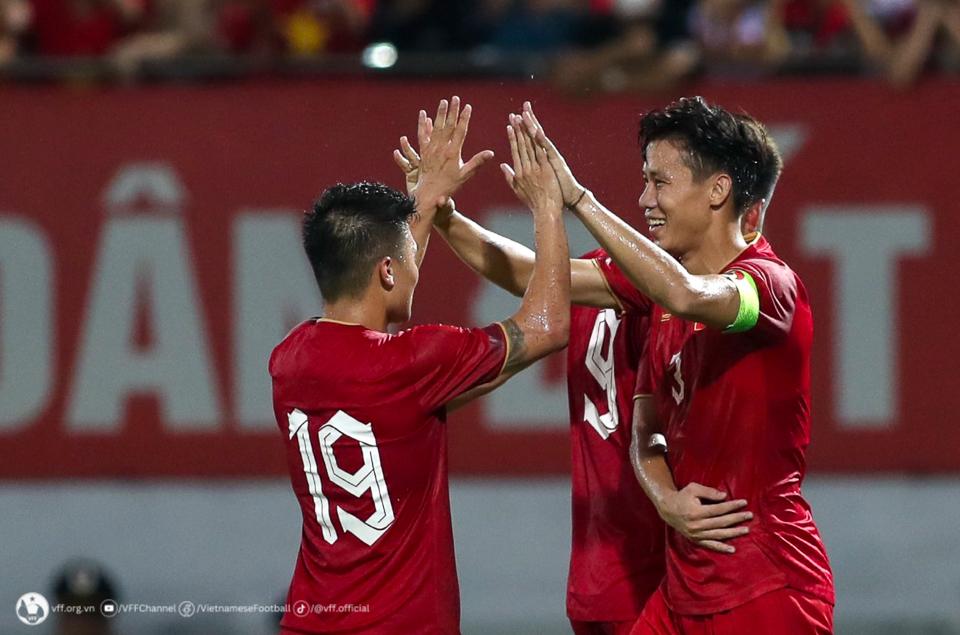 Văn Quyết, Hùng Dũng trở lại khoác áo tuyển Việt Nam dịp FIFA Days