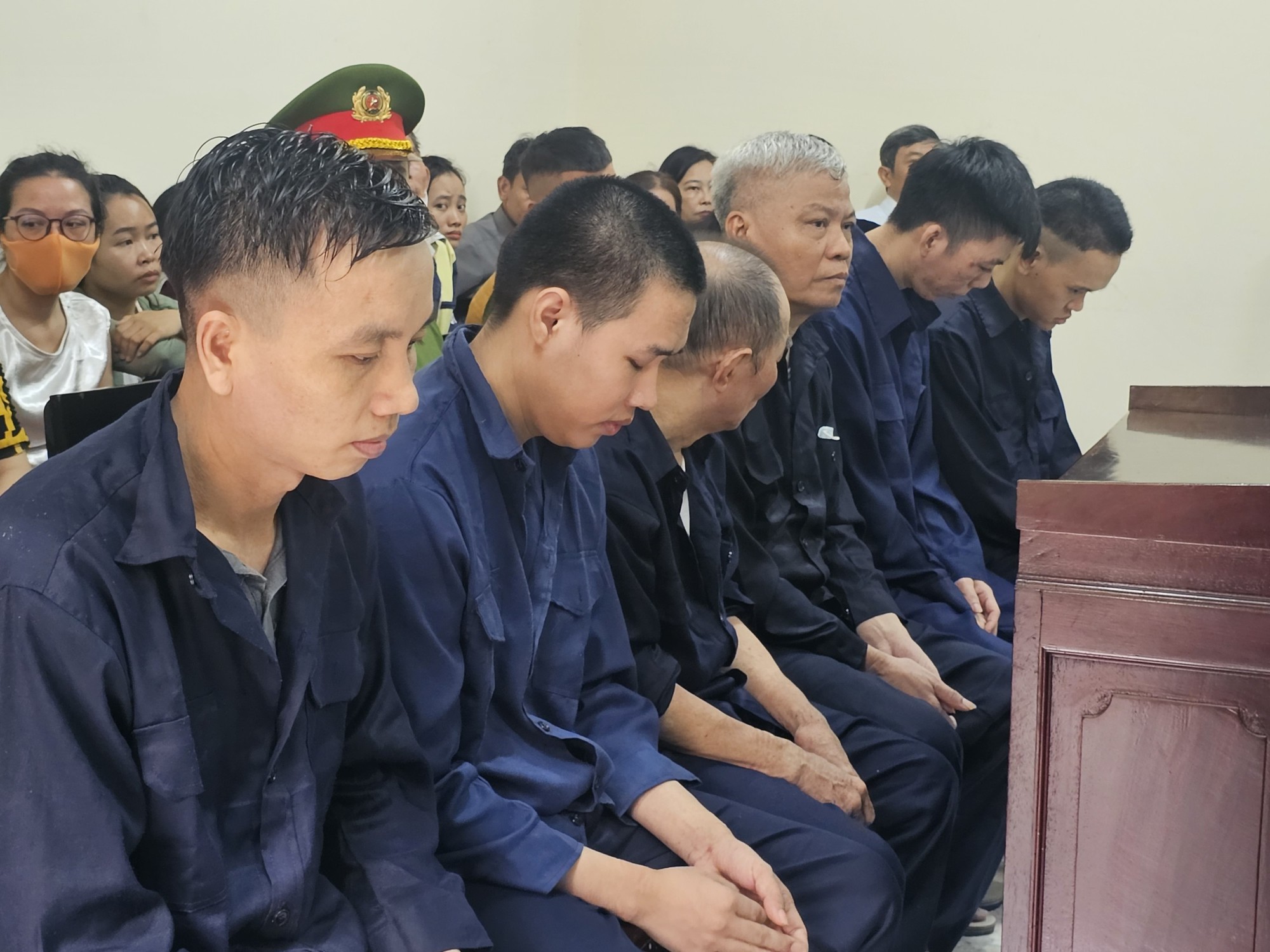 6 người bị phạt tù vì tự làm và tiêu thụ Nón Sơn nhái