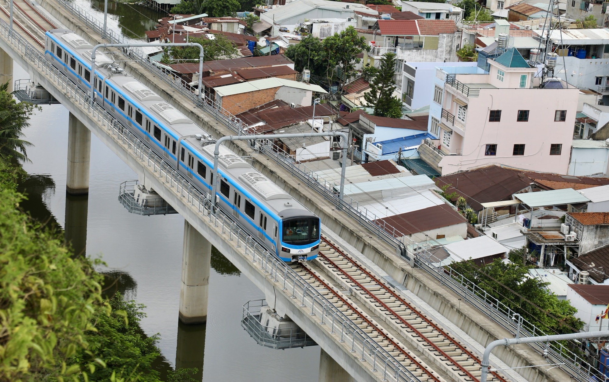 H&igrave;nh ảnh t&agrave;u metro chạy một mạch từ ga Bến Th&agrave;nh đến ga Suối Ti&ecirc;n - Ảnh 4.