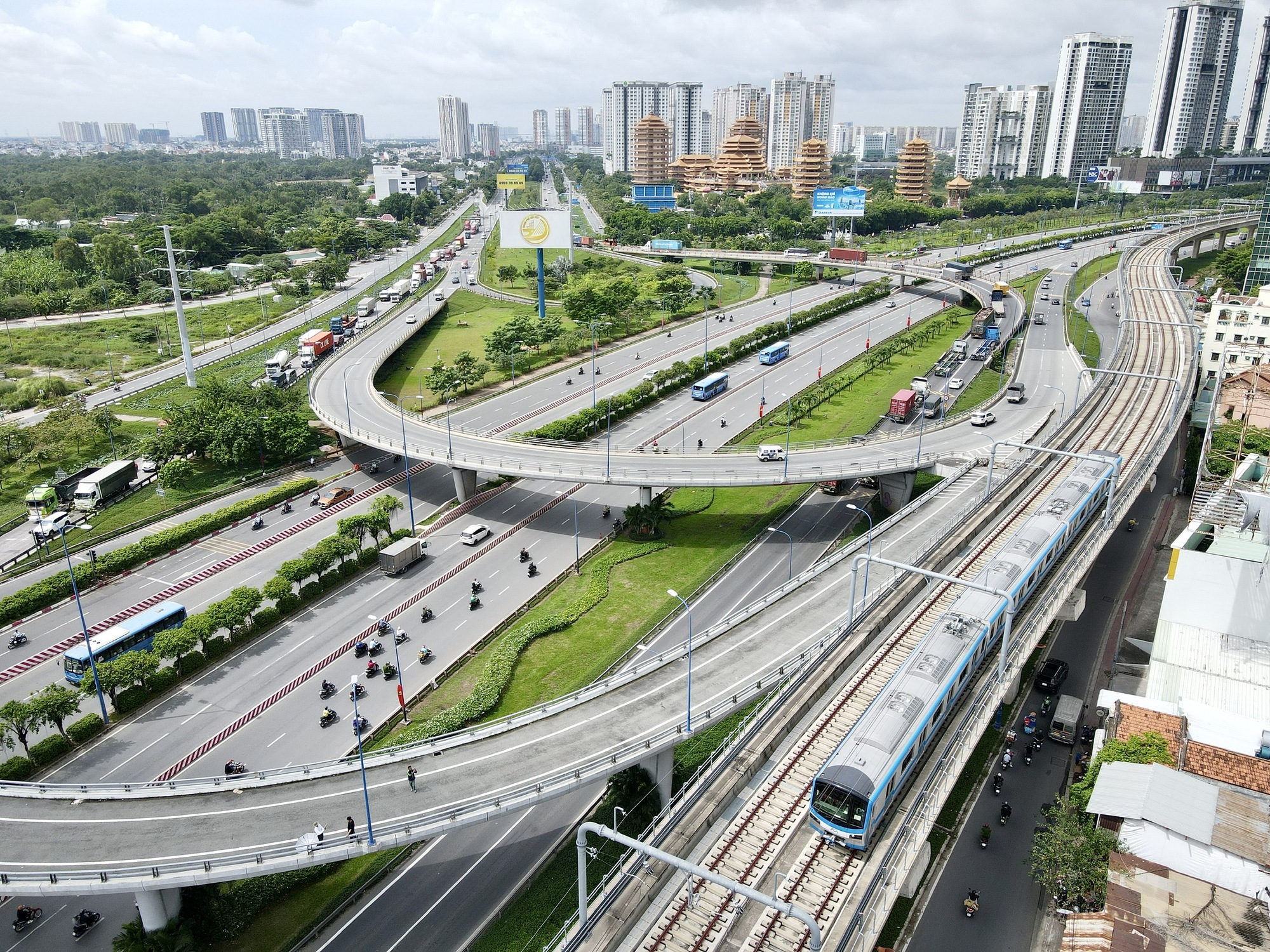 H&igrave;nh ảnh t&agrave;u metro chạy một mạch từ ga Bến Th&agrave;nh đến ga Suối Ti&ecirc;n - Ảnh 3.
