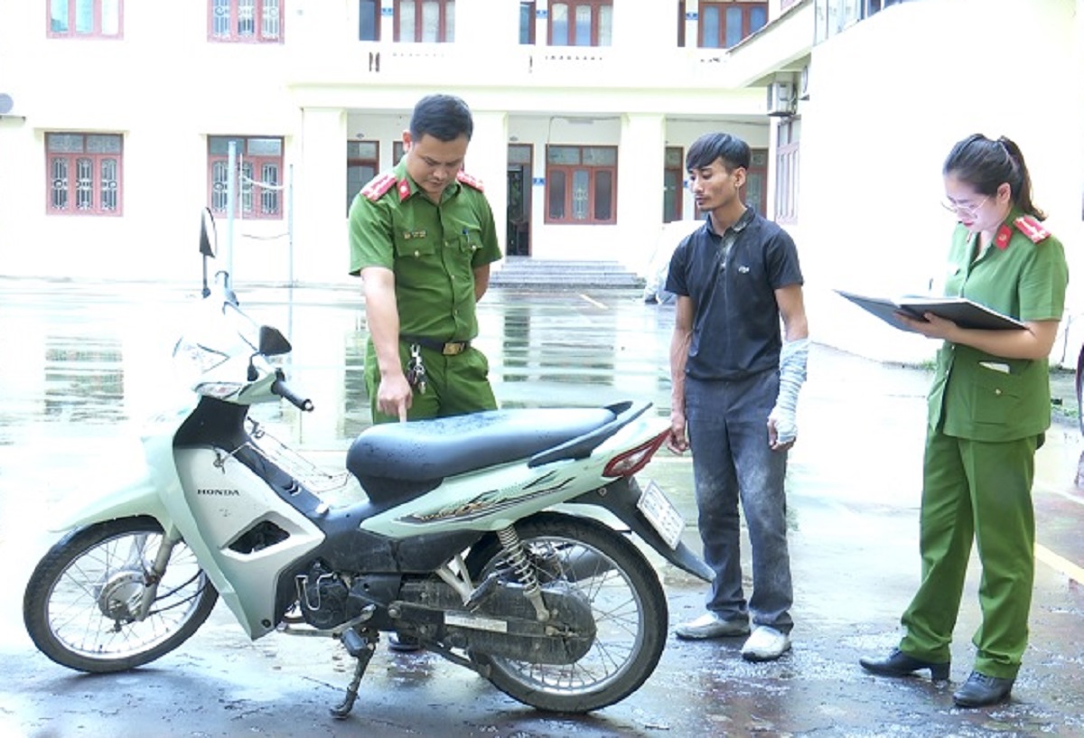 Vừa mãn hạn tù lại ra đường chặn xe cướp tài sản