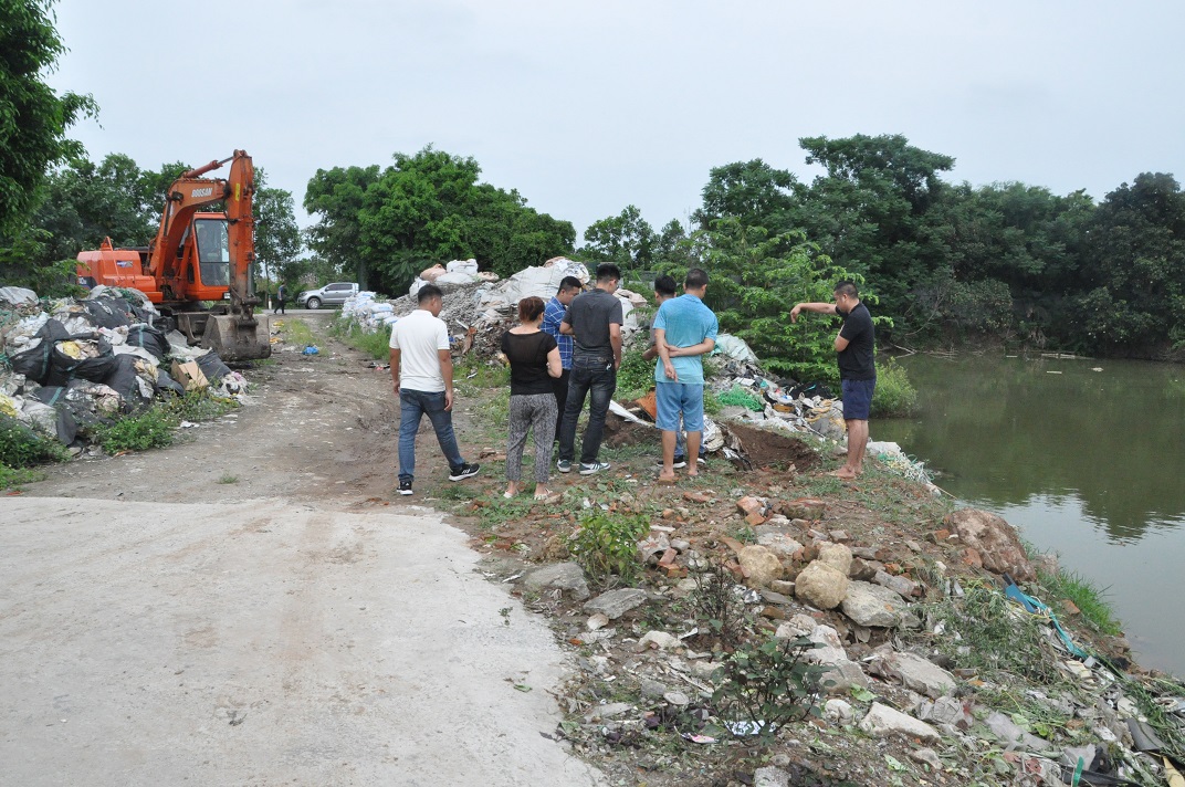 Người đ&agrave;n &ocirc;ng đổ trộm hơn 353 tấn r&aacute;c thải g&acirc;y &ocirc; nhiễm m&ocirc;i trường bị khởi tố - Ảnh 3.