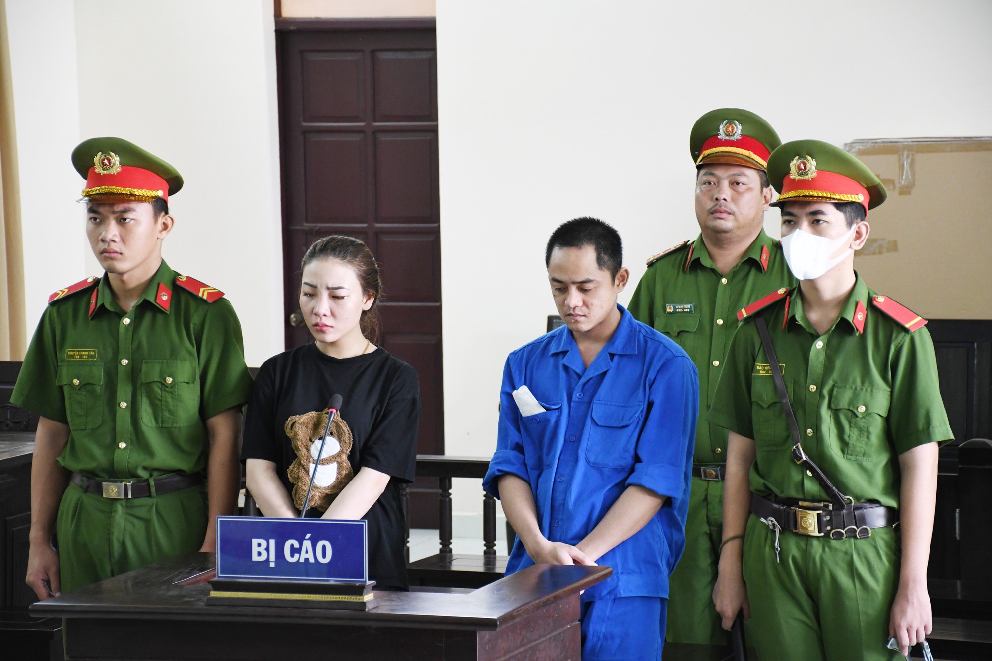 Xét xử vụ chặn và đập vỡ kính xe cấp cứu ở Trà Vinh - Ảnh 1.