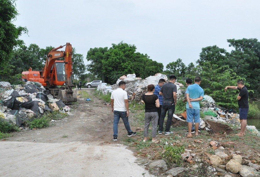 Người đàn ông đổ trộm hơn 353 tấn rác thải gây ô nhiễm môi trường bị khởi tố