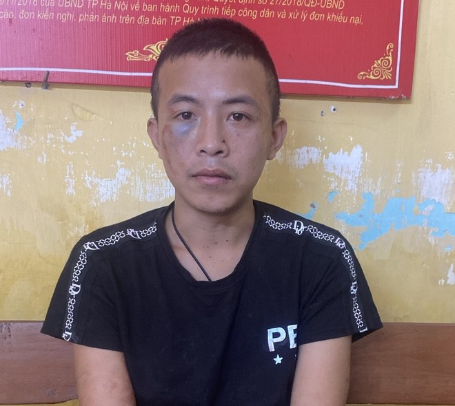 Nam thanh niên vác dao đâm chém vợ, con và mẹ của người hàng xóm - Ảnh 1.