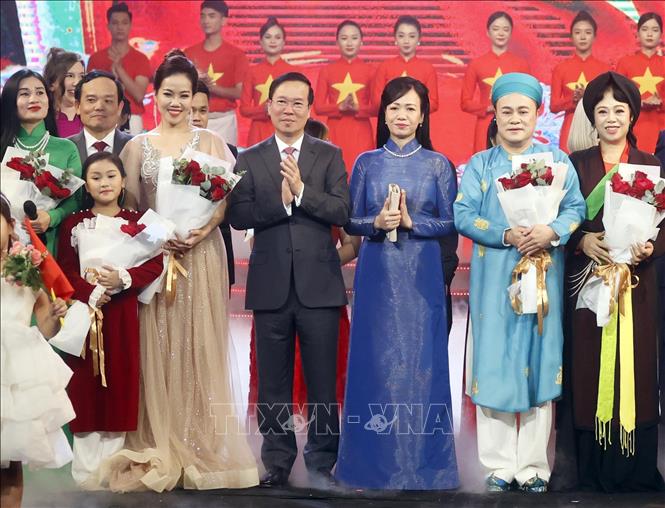 Chủ tịch nước V&otilde; Văn Thưởng v&agrave; Phu nh&acirc;n chủ tr&igrave; Chương tr&igrave;nh kỷ niệm Quốc kh&aacute;nh 2-9 - Ảnh 8.