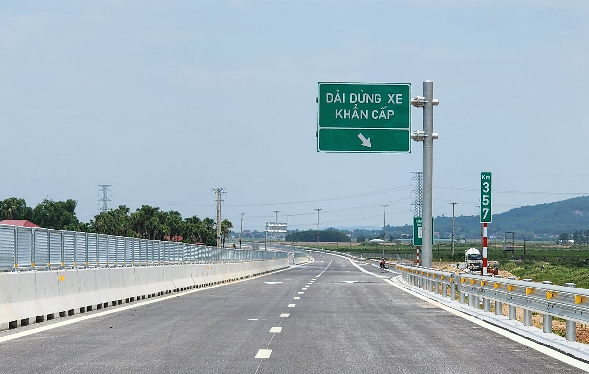 Cận cảnh tuyến cao tốc cuối c&ugrave;ng qua Thanh H&oacute;a trước giờ G th&ocirc;ng xe ng&agrave;y 1-9 - Ảnh 6.