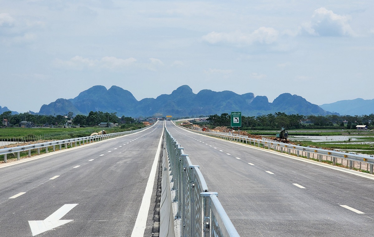 Cận cảnh tuyến cao tốc cuối c&ugrave;ng qua Thanh H&oacute;a trước giờ G th&ocirc;ng xe ng&agrave;y 1-9 - Ảnh 4.