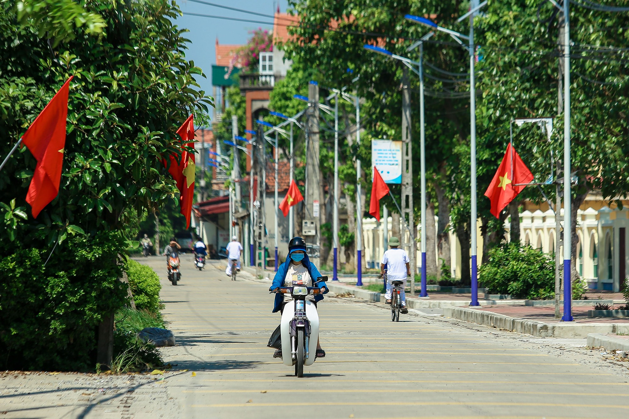 B&aacute;o Người Lao Động tặng 5.000 l&aacute; cờ Tổ quốc cho Tỉnh Đo&agrave;n Hưng Y&ecirc;n - Ảnh 7.