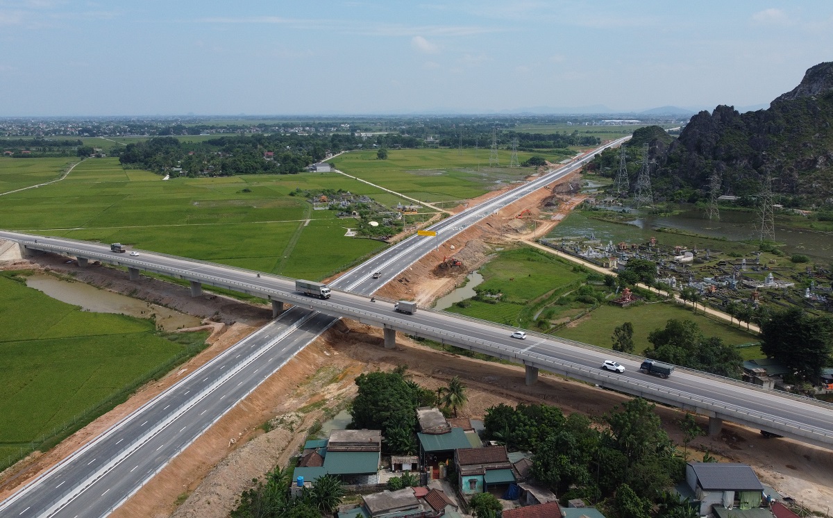 Cận cảnh tuyến cao tốc cuối c&ugrave;ng qua Thanh H&oacute;a trước giờ G th&ocirc;ng xe ng&agrave;y 1-9 - Ảnh 11.