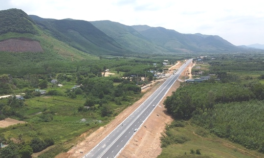 Cận cảnh tuyến cao tốc cuối c&ugrave;ng qua Thanh H&oacute;a trước giờ G th&ocirc;ng xe ng&agrave;y 1-9 - Ảnh 9.