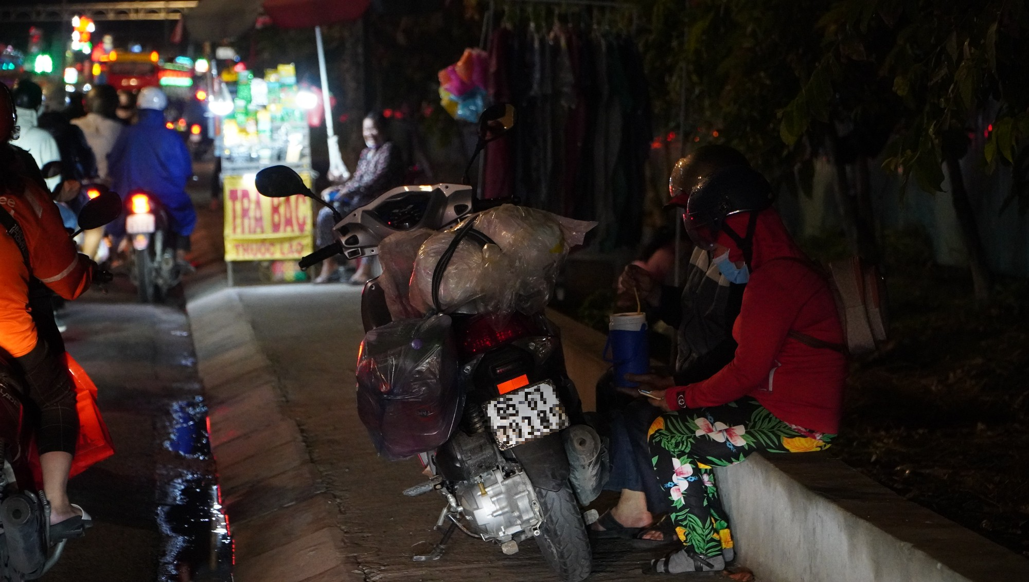 Cửa ng&otilde; ph&iacute;a T&acirc;y TP HCM ken cứng, phương tiện nh&iacute;ch từng ch&uacute;t - Ảnh 3.