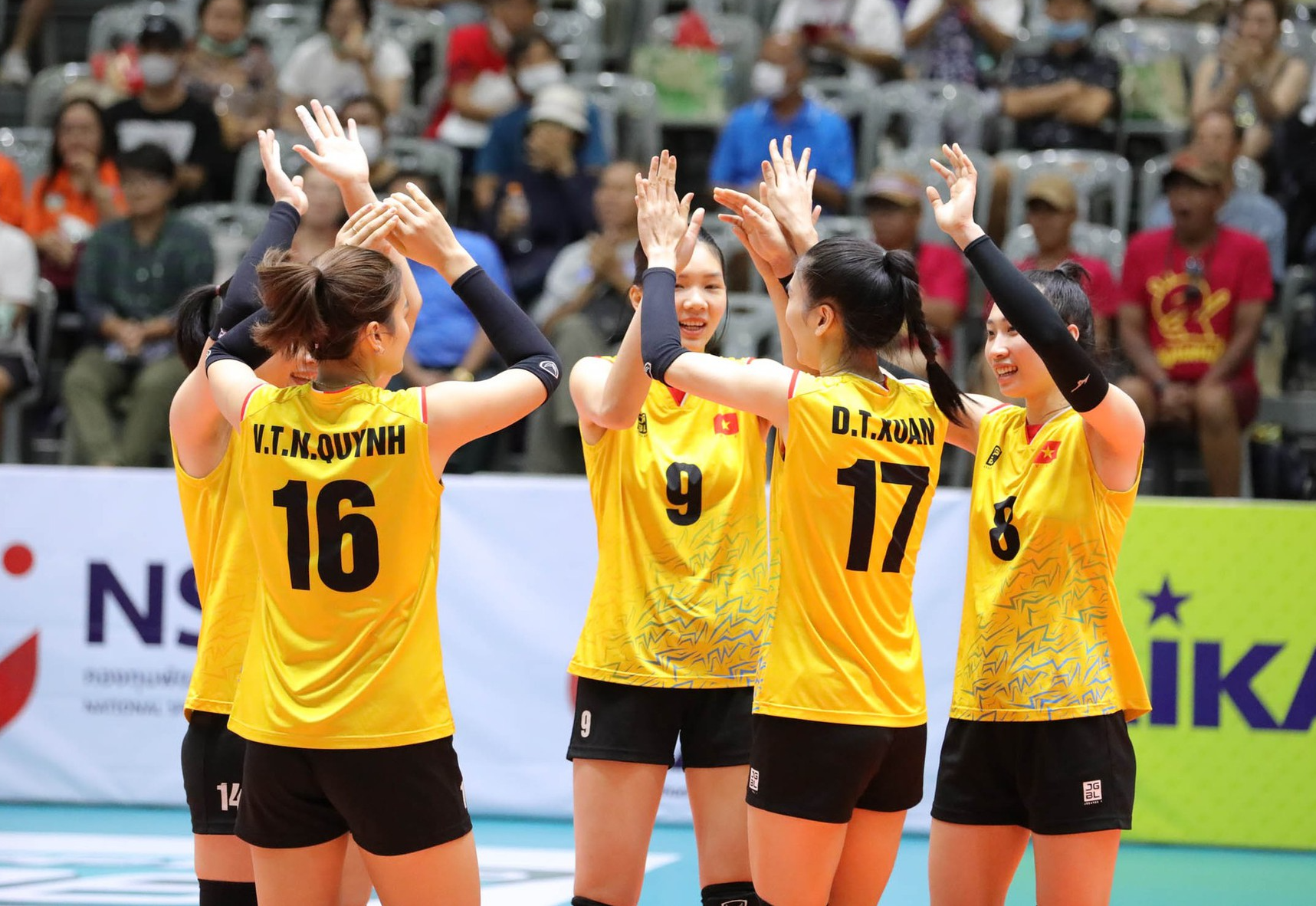 Tuyển bóng chuyền Việt Nam đè bẹp Uzbekistan, chờ vượt vòng bảng AVC Championship - Ảnh 6.