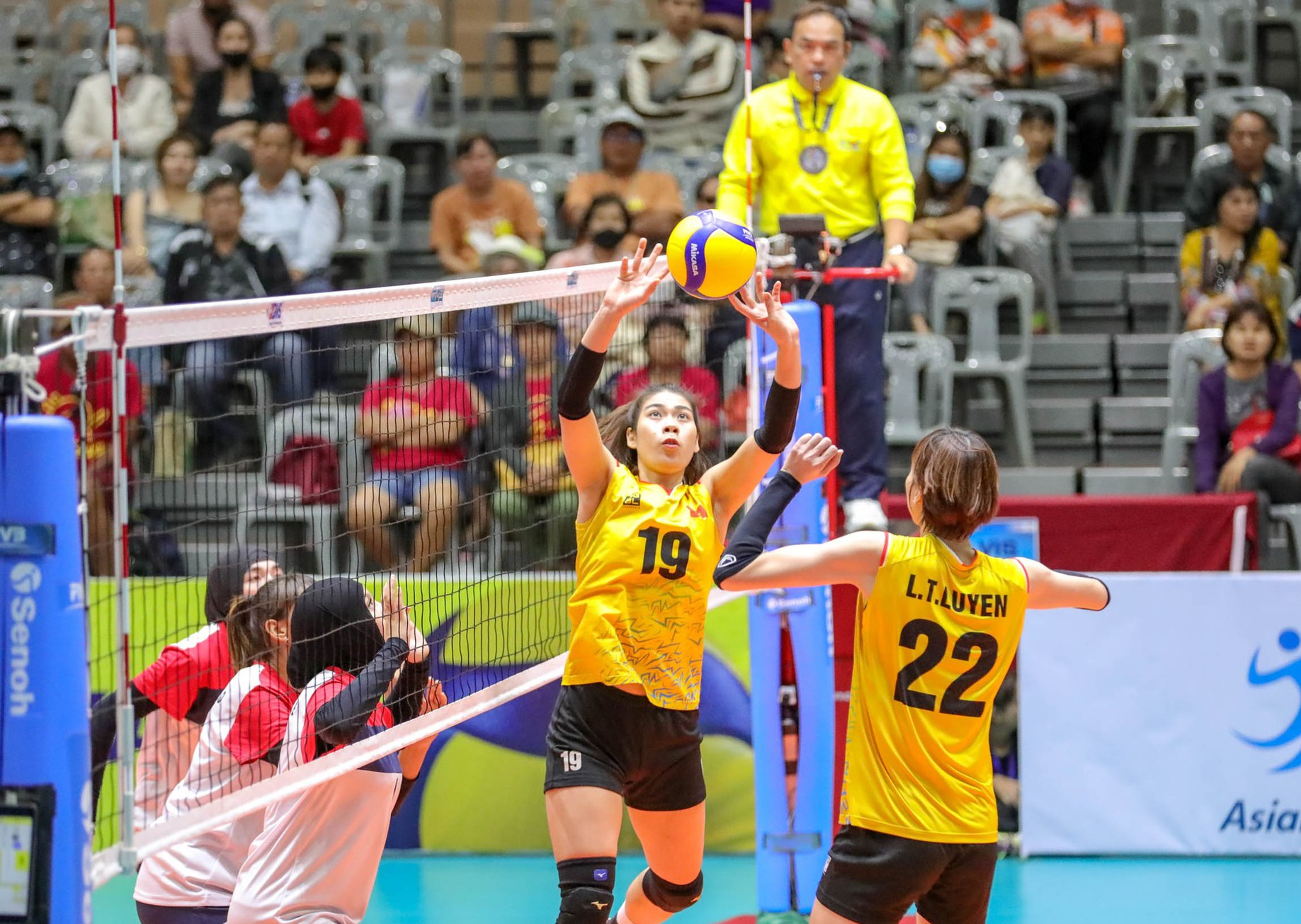 Tuyển bóng chuyền Việt Nam thắng gọn Uzbekistan, chờ vượt vòng bảng AVC Championship