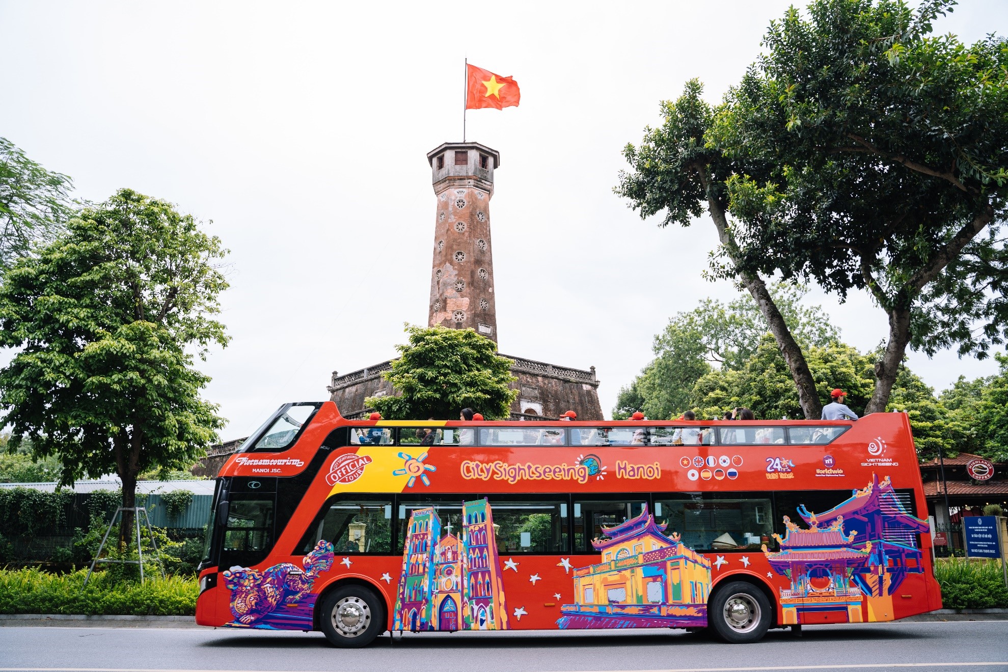 City Sightseeing miễn phí 3.000 vé xe buýt 2 tầng cho du khách dịp Quốc khánh 2-9