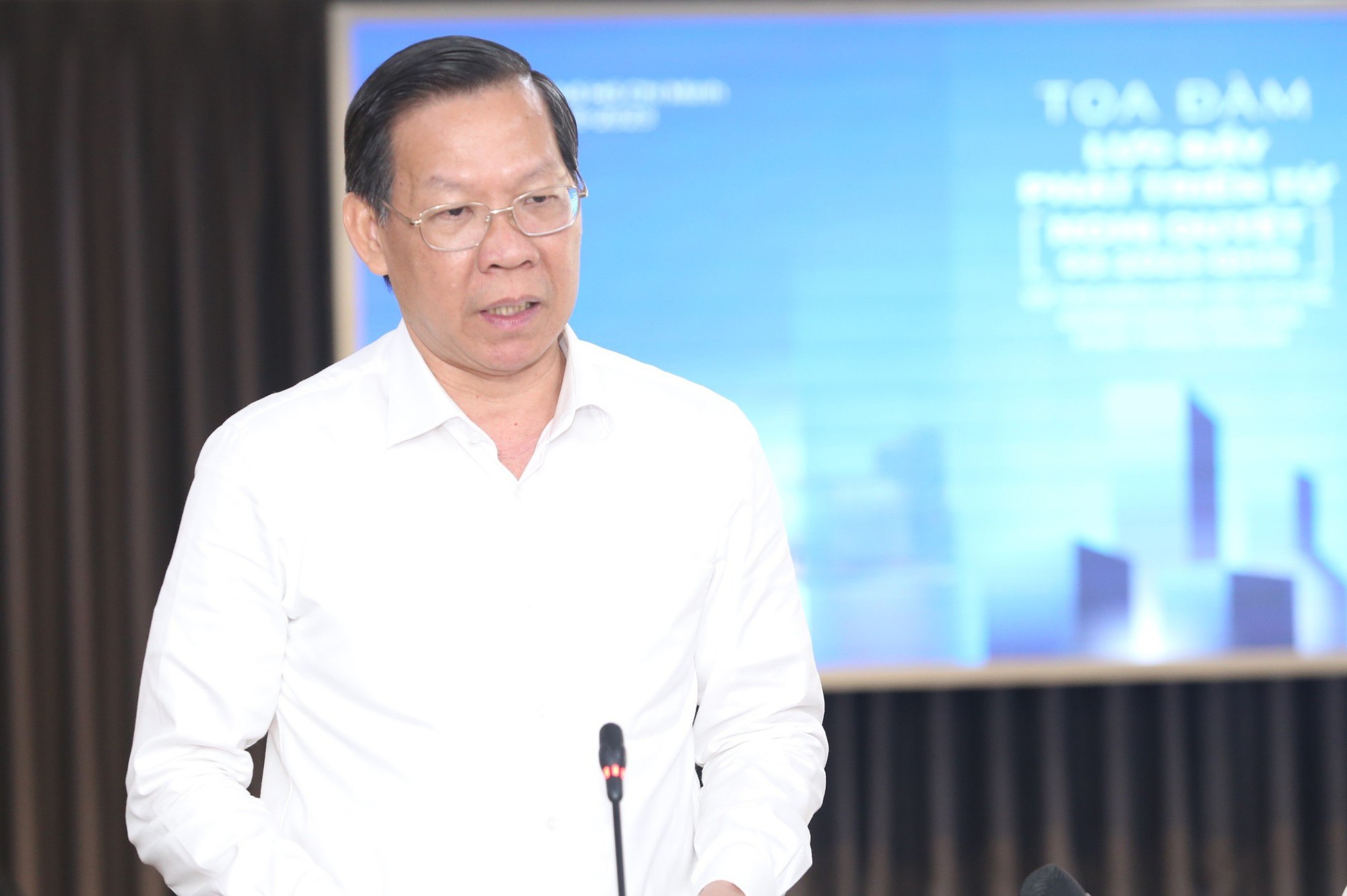 Chủ tịch Phan Văn Mãi: Làm công chức TP HCM không giàu nhưng đủ sống