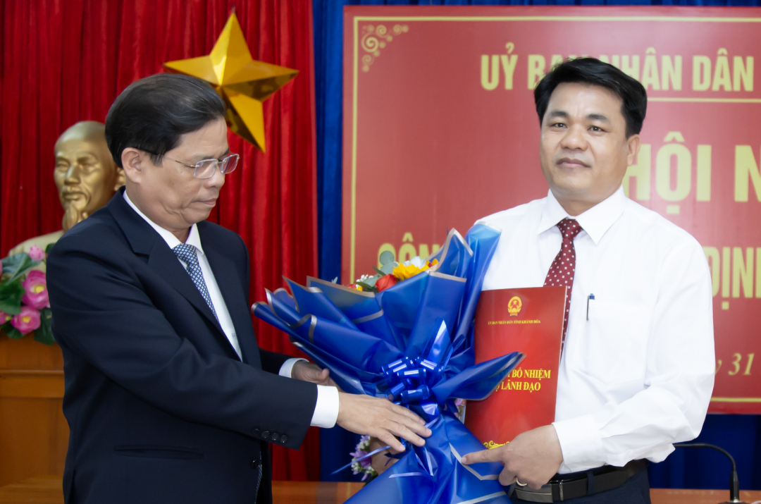Bổ nhiệm nhiều lãnh đạo sở ngành ở Khánh Hòa theo hướng trẻ hóa