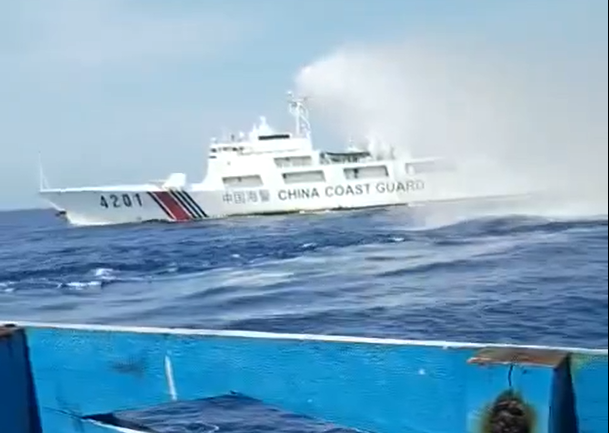Phản đối hành vi sử dụng vũ lực với tàu cá của Việt Nam