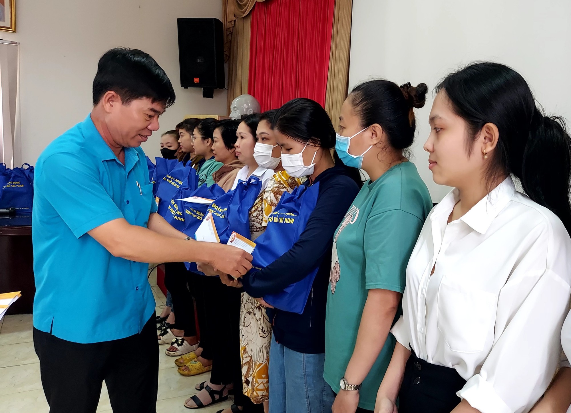 LĐLĐ TP Hồ Chí Minh động viên công nhân Công ty CP Tập đoàn Thái Tuấn khó khăn - Ảnh 2.