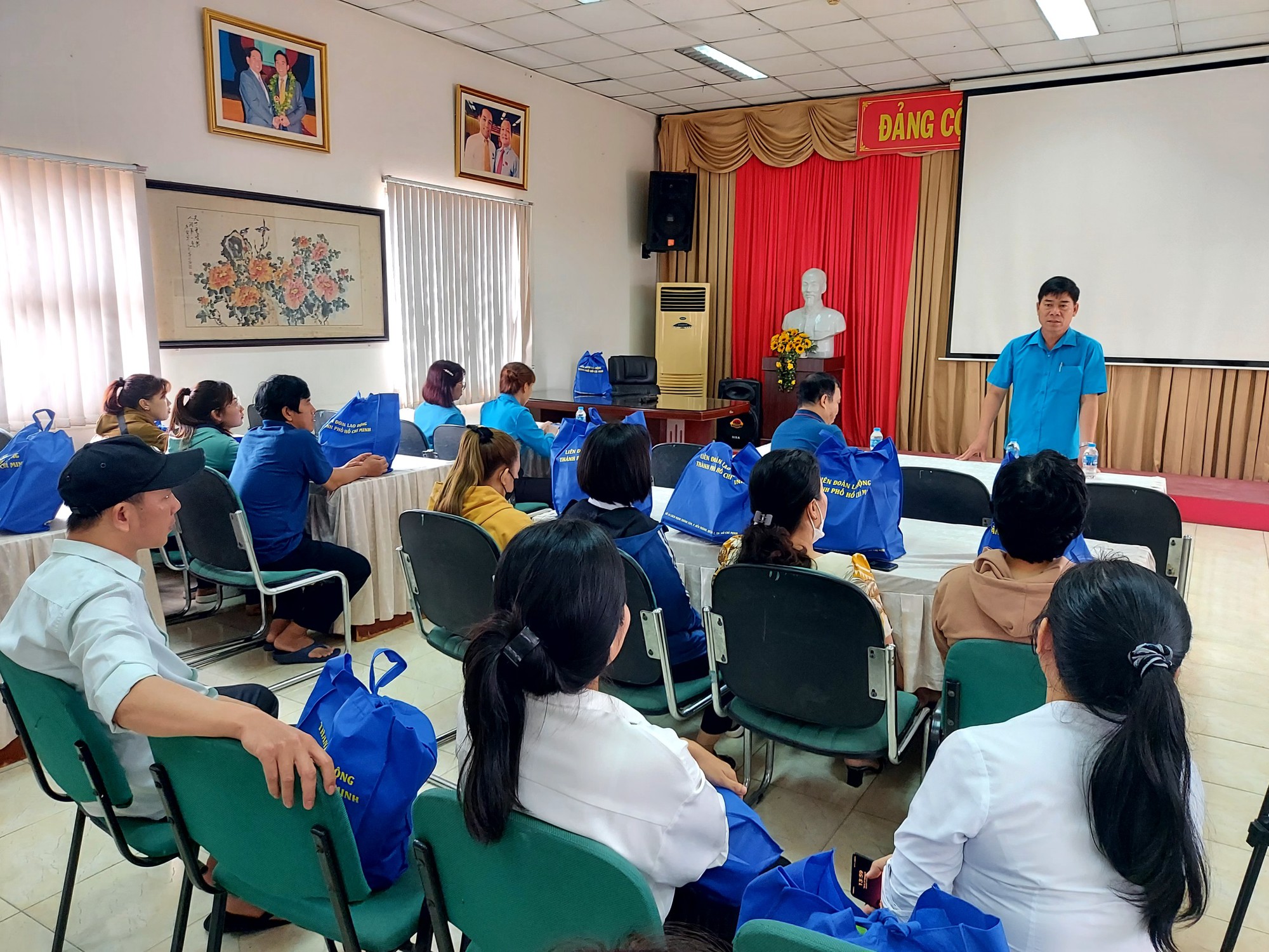 LĐLĐ TP Hồ Chí Minh động viên công nhân Công ty CP Tập đoàn Thái Tuấn khó khăn - Ảnh 1.