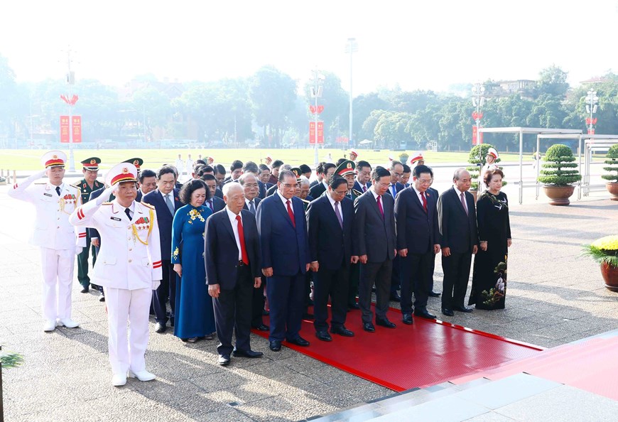 Quốc khánh 2-9: Lãnh đạo Đảng, Nhà nước vào Lăng viếng Chủ tịch Hồ Chí Minh - Ảnh 3.