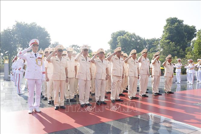 Quốc khánh 2-9: Lãnh đạo Đảng, Nhà nước vào Lăng viếng Chủ tịch Hồ Chí Minh - Ảnh 11.