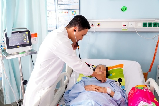 Người phụ nữ bị kẹt van tim suýt tử vong
