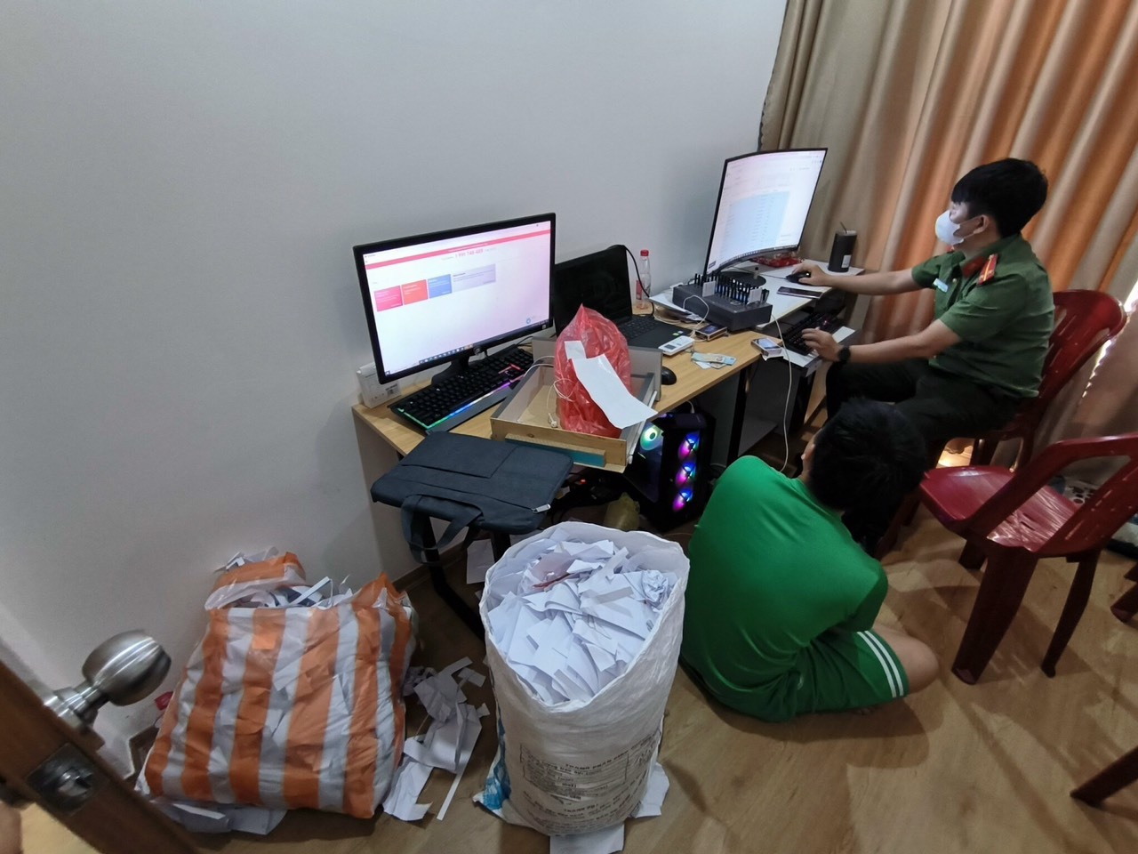 Đường dây mua hàng chục ngàn căn cước công dân để mở tài khoản ngân hàng