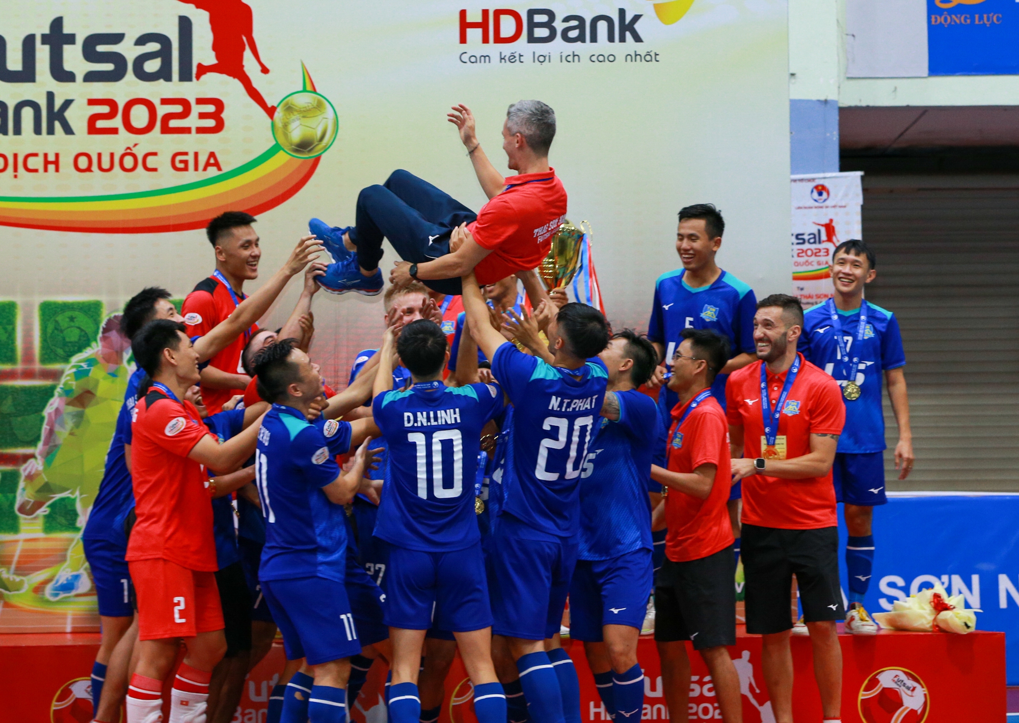 Th&aacute;i Sơn Nam TP HCM v&ocirc; địch giải Futsal VĐQG HDBank 2023 - Ảnh 1.