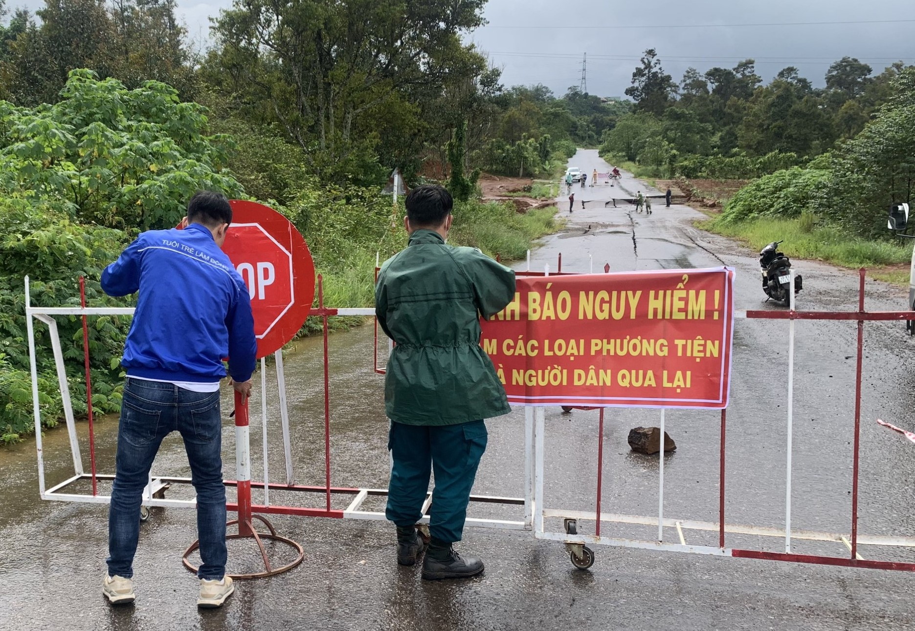 Lâm Đồng: Sụt lún nghiêm trọng đường tránh Quốc lộ 20 ở Bảo Lộc - Ảnh 3.
