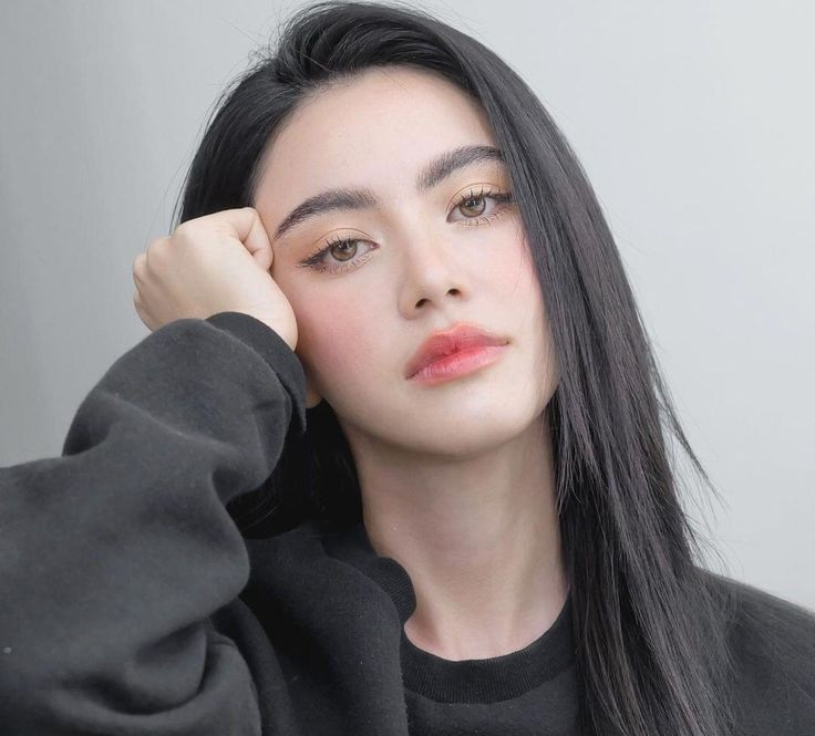 "Ma nữ đẹp nhất Thái Lan" Mai Davika trình diễn váy cưới của Lan Khuê