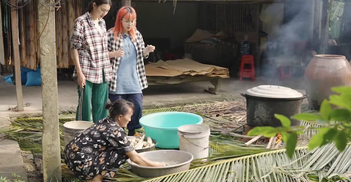 Về miền T&acirc;y l&agrave;m n&ocirc;ng, Th&ugrave;y Ti&ecirc;n căng thẳng đi phụ nghề để kiếm tiền - Ảnh 12.