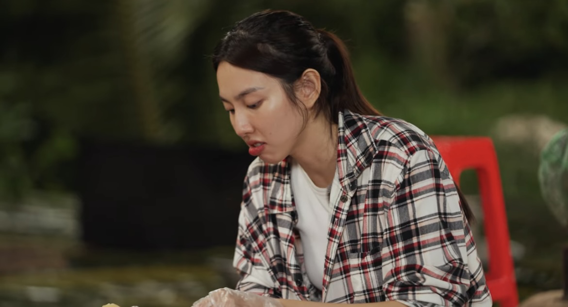Về miền T&acirc;y l&agrave;m n&ocirc;ng, Th&ugrave;y Ti&ecirc;n căng thẳng đi phụ nghề để kiếm tiền - Ảnh 8.