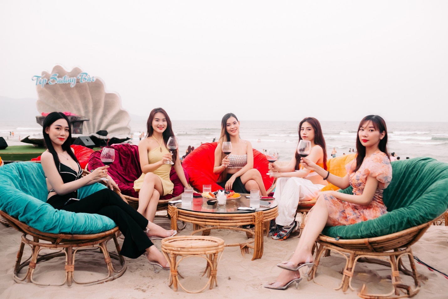 "Phiêu hết nấc" với Top Sailing Bar biển Đà Nẵng