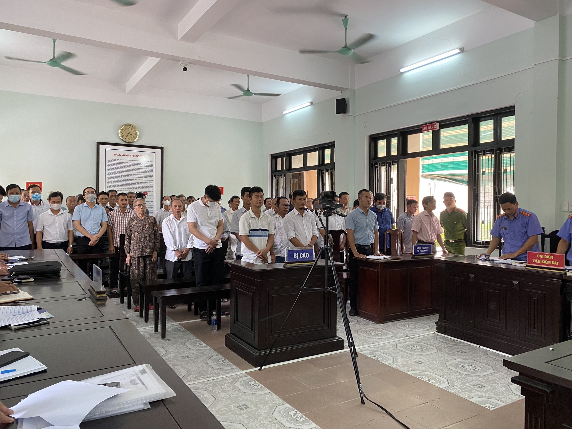 Tòa tuyên án 71 bị cáo trong vụ lập trên 1.000 ngôi mộ giả tại Huế
