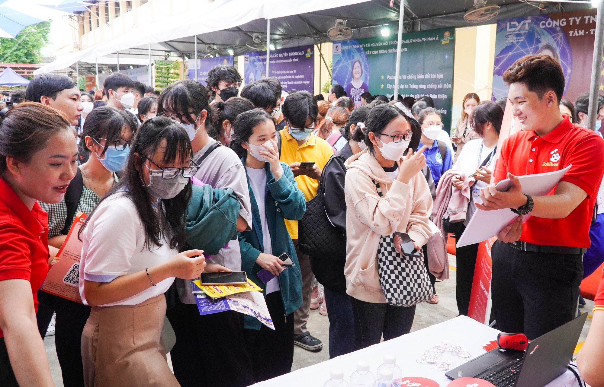 Hơn 5.000 vị tr&iacute; tuyển dụng d&agrave;nh cho sinh vi&ecirc;n - Ảnh 1.