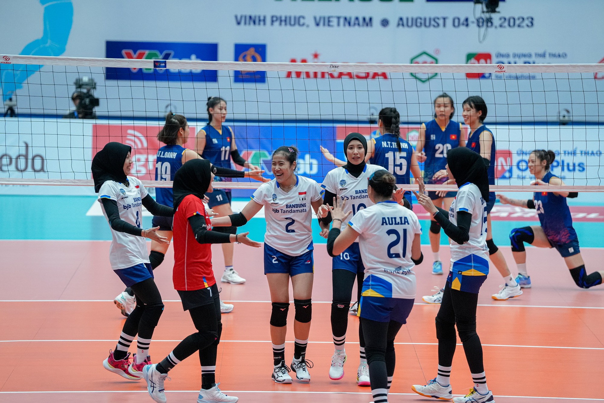 Thắng đậm đội Indonesia, tuyển nữ Việt Nam tranh ng&ocirc;i đầu SEA V-League - Ảnh 3.