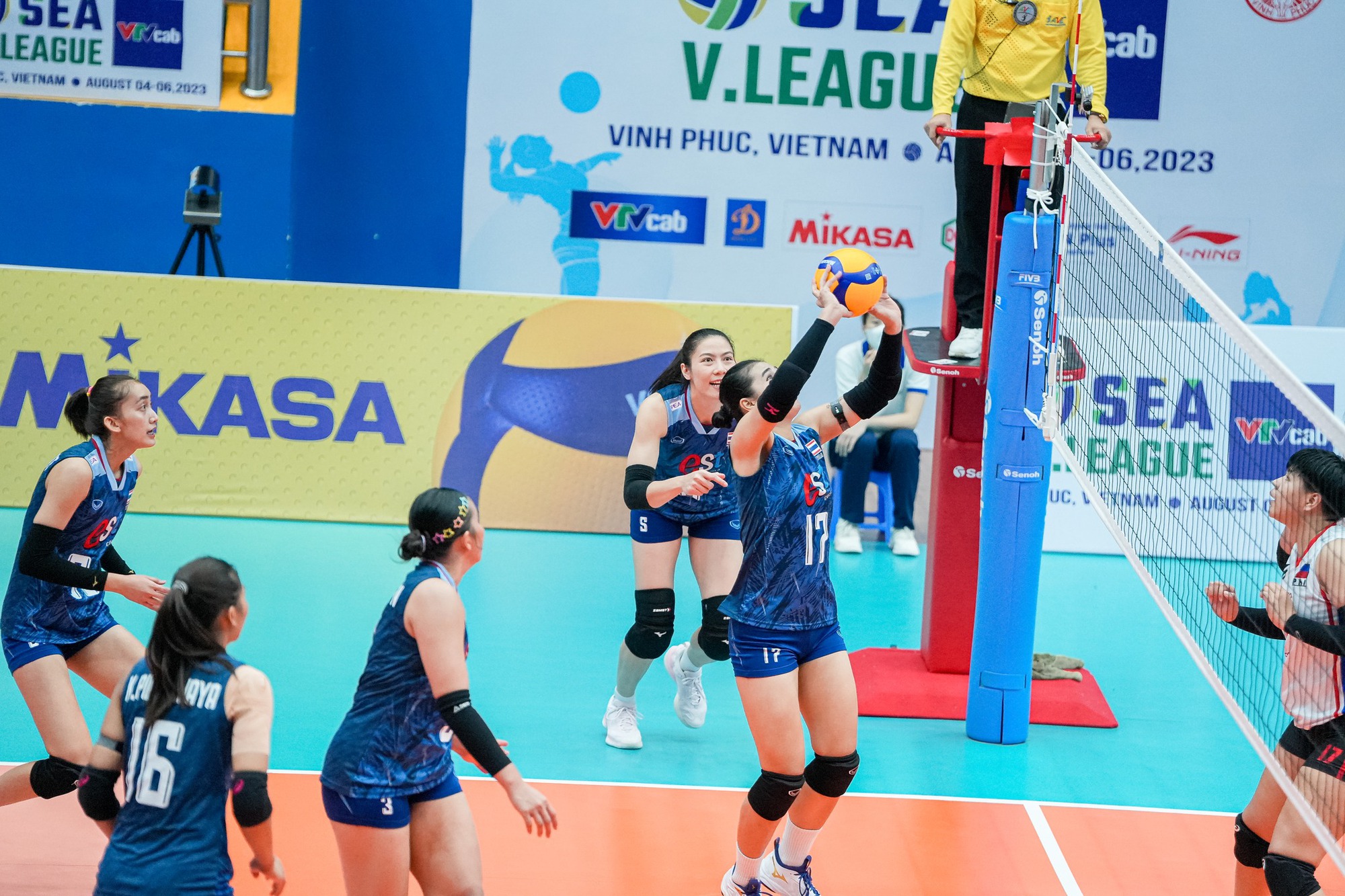 Thắng đậm đội Indonesia, tuyển nữ Việt Nam tranh ng&ocirc;i đầu SEA V-League - Ảnh 7.